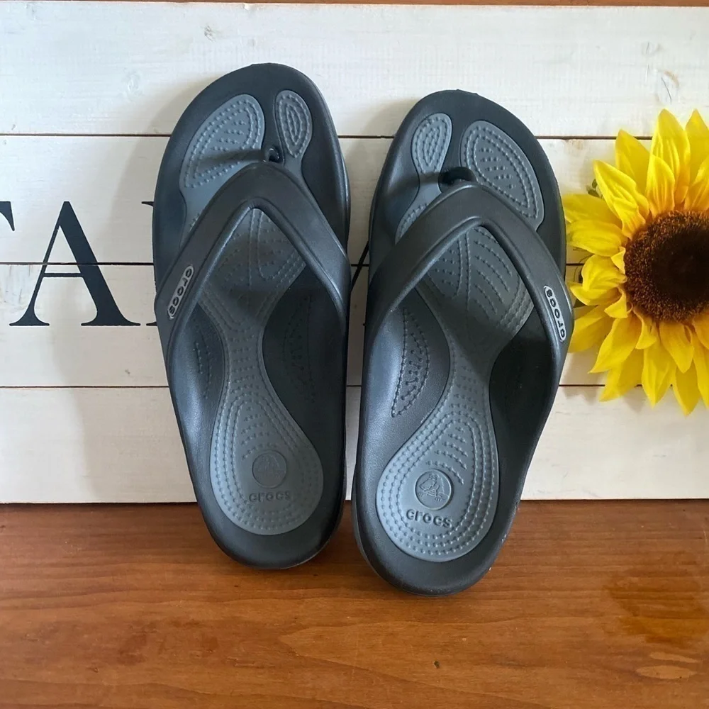 Crocs m8 w10 unisex grey two tone sandals